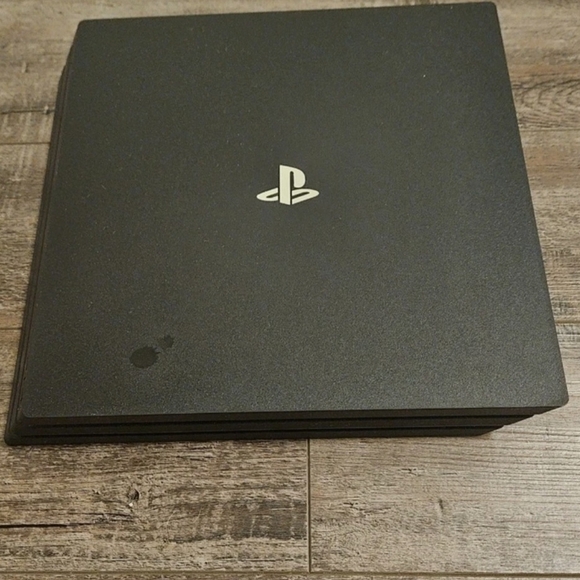 Sony PlayStation 4 Pro Console - Black WITH Controller - Picture 3 of 3